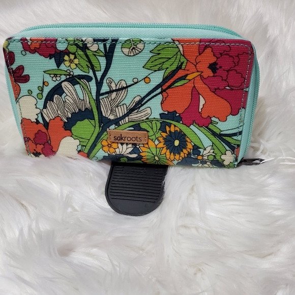 Sakroots Handbags - Sakroots zip around wallet